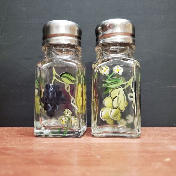 Home Essentials Vintage Grapes Salt and Pepper Shaker - Picture 4 of 8